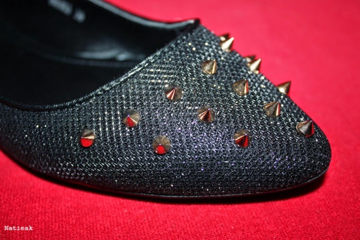 Ballerine en tissu métallique décoré de clous