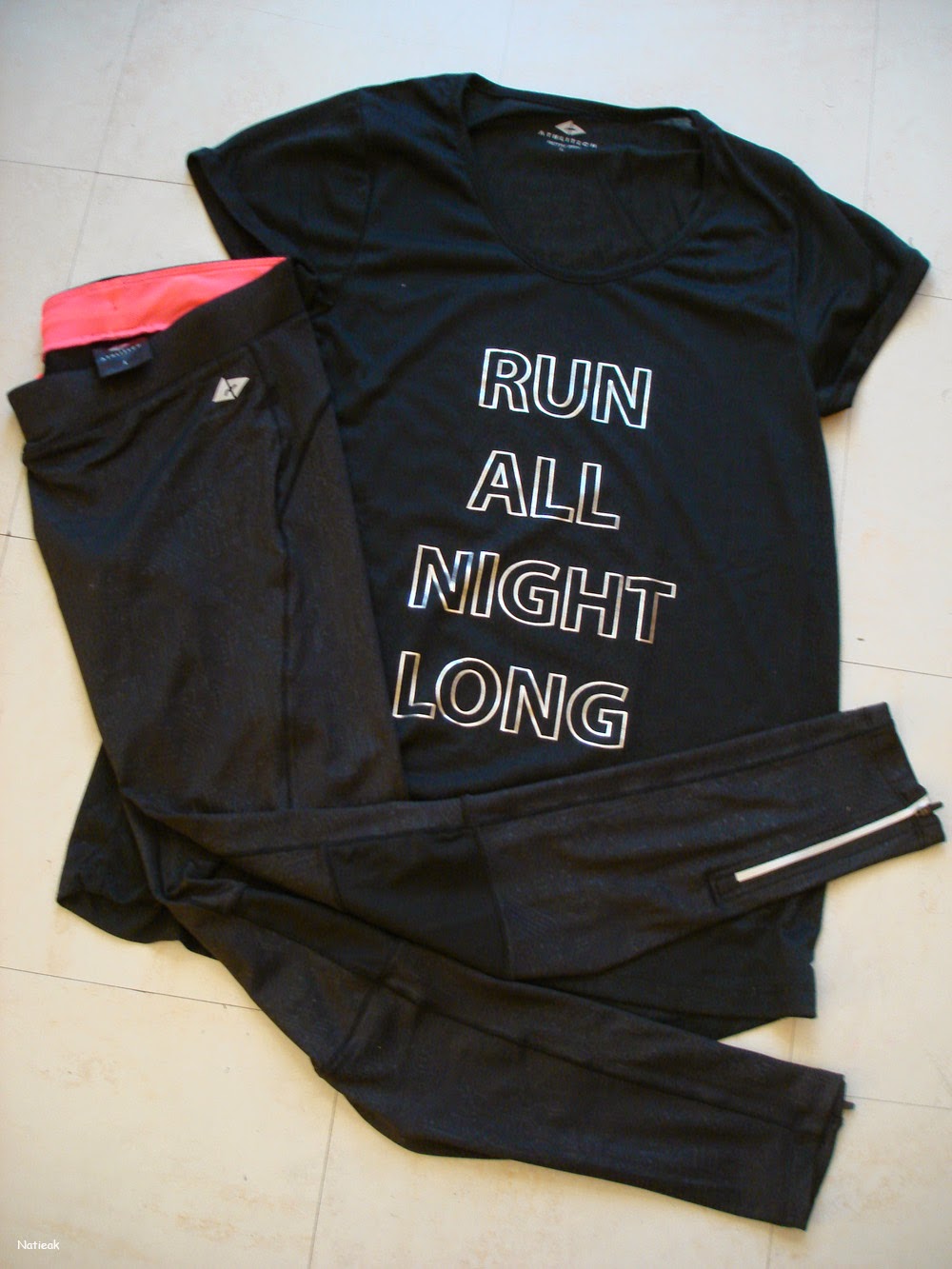 Go sport tenue Athlitech spécialement conçue pour la course à pied.