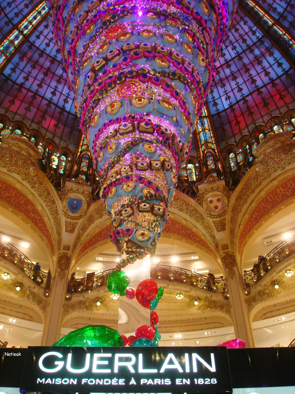 Sapin de Noël inversé Galeries Lafayette