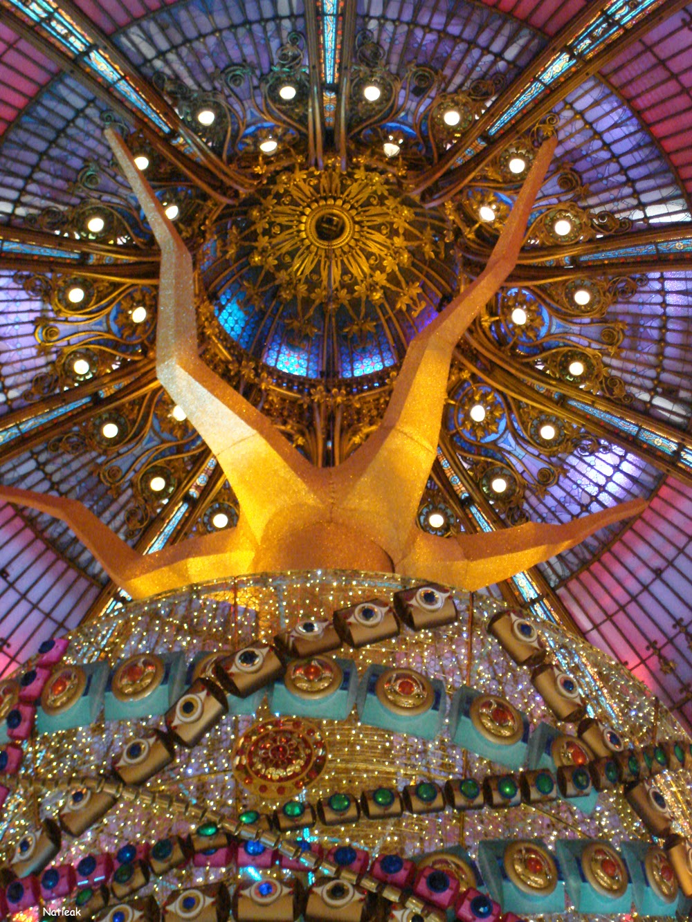 Sapin de Noël inversé Galeries Lafayette