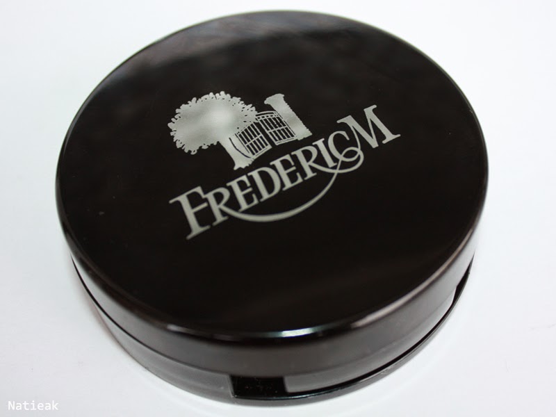 maquillage 100% naturel Poudre minérale clarté de la gamme Beauté Biominérale.