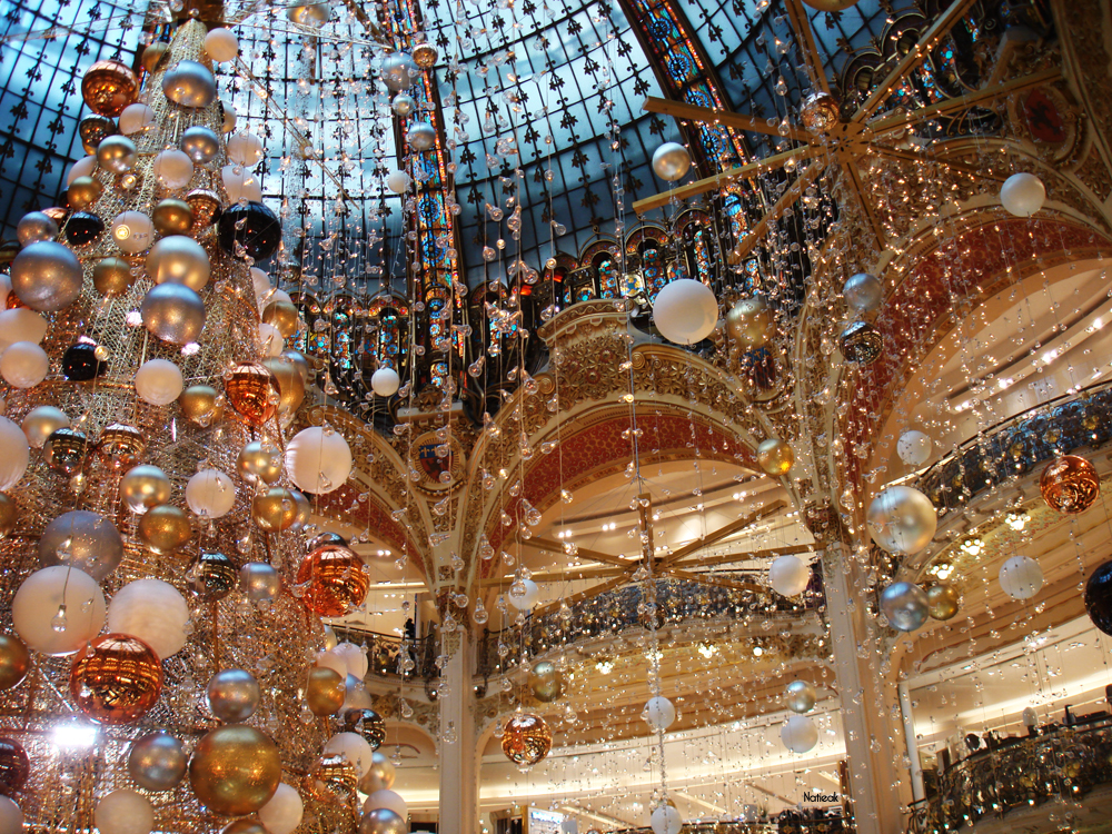 Paris sapin cosmique des Galeries Lafayette