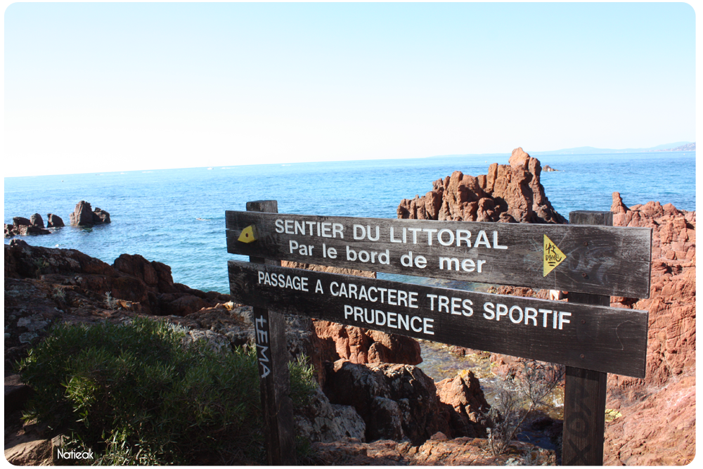 Saint Raphaël, promenade au bord de mer de Saint-Raphaël