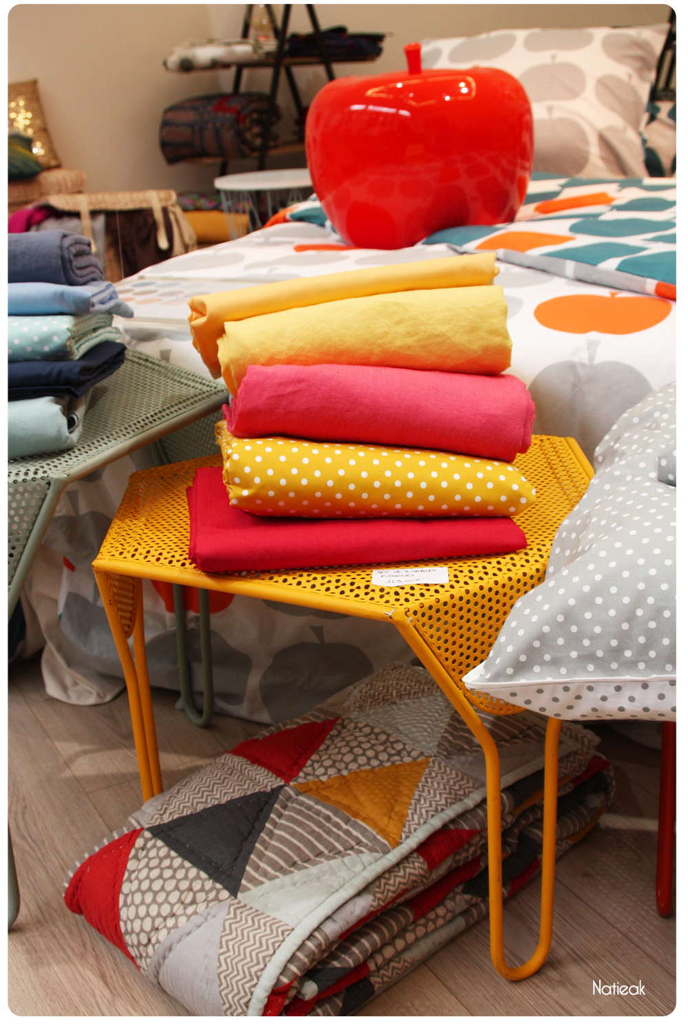 déco pop art table cigogne Becquet, créateur en linge de maison