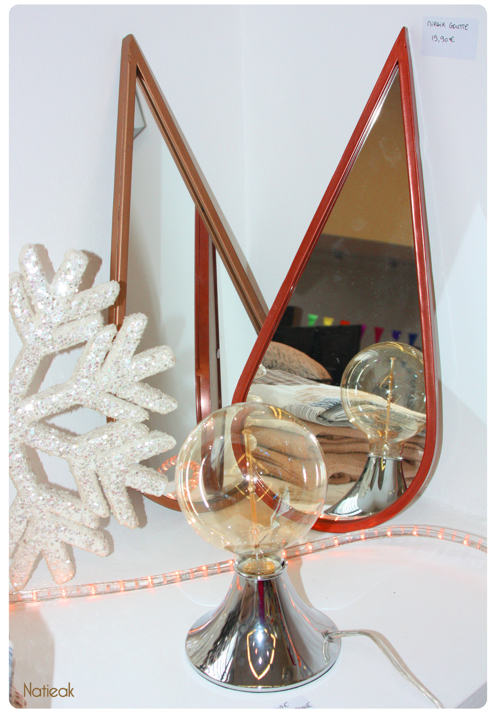 miroir goutte et pied de lampe de Becquet , créateur en linge de maison