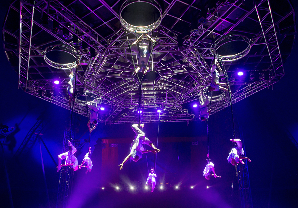 numéro aérien d'acrobaties.