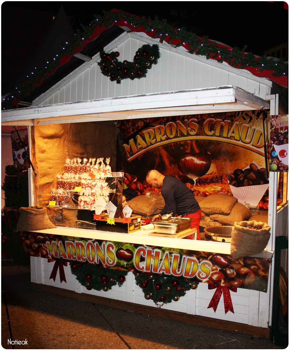 Des marrons chauds du marché de Noël de la Défense