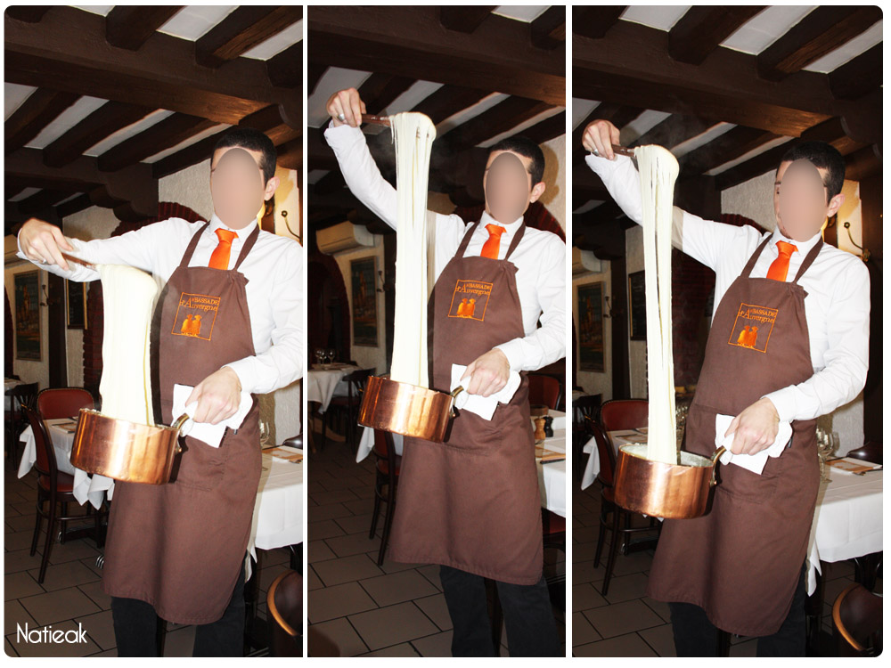 Filer d'aligot au restaurant Ambassade d'Auvergne