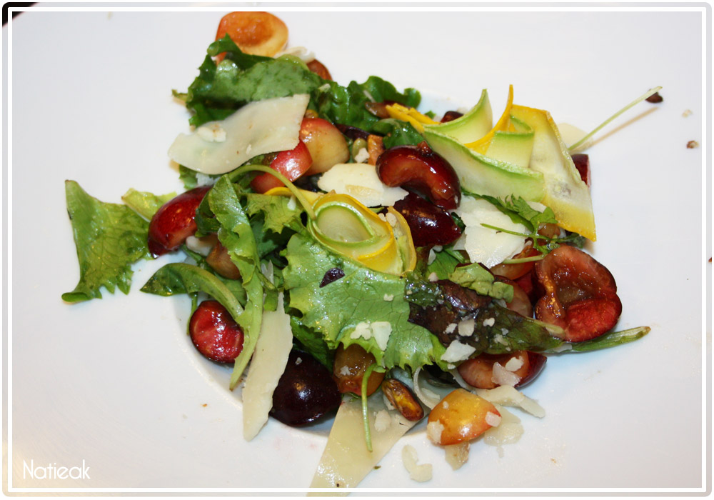 Mesclun aux cerises, brebis et graines de courge