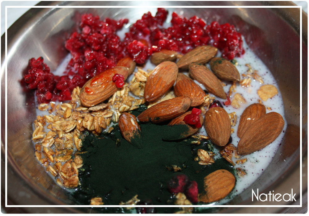 Petit déjeuner avec spiruline en poudre