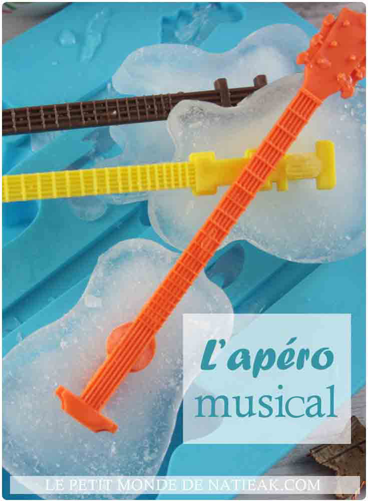 Un set pour glaçons en forme de guitare