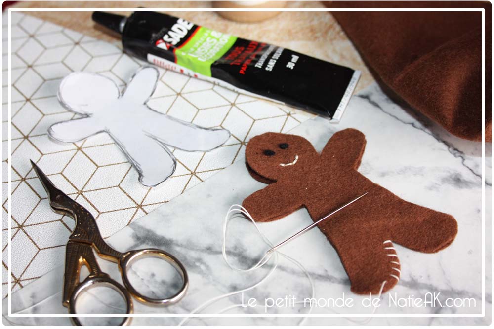 décorations de Noël en feutrine DIY bonhomme pain d'épice