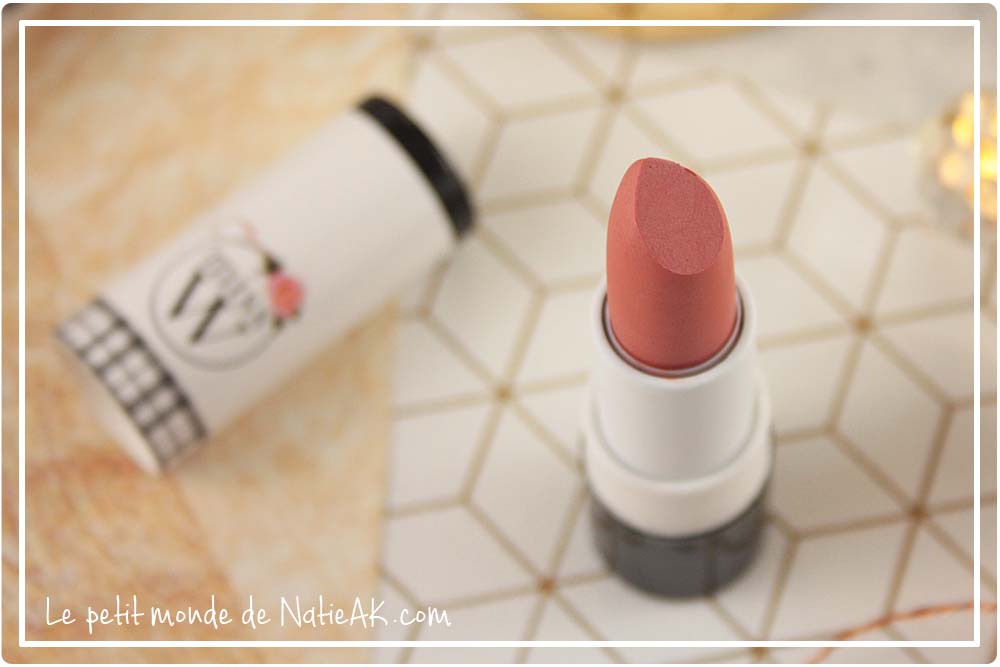 Rouge à lèvres nude rosée bio