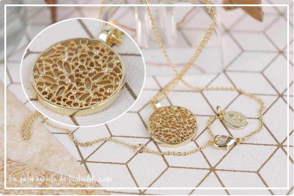  bijou avec médaillon tout en finesse et délicatesse  filigrane doré