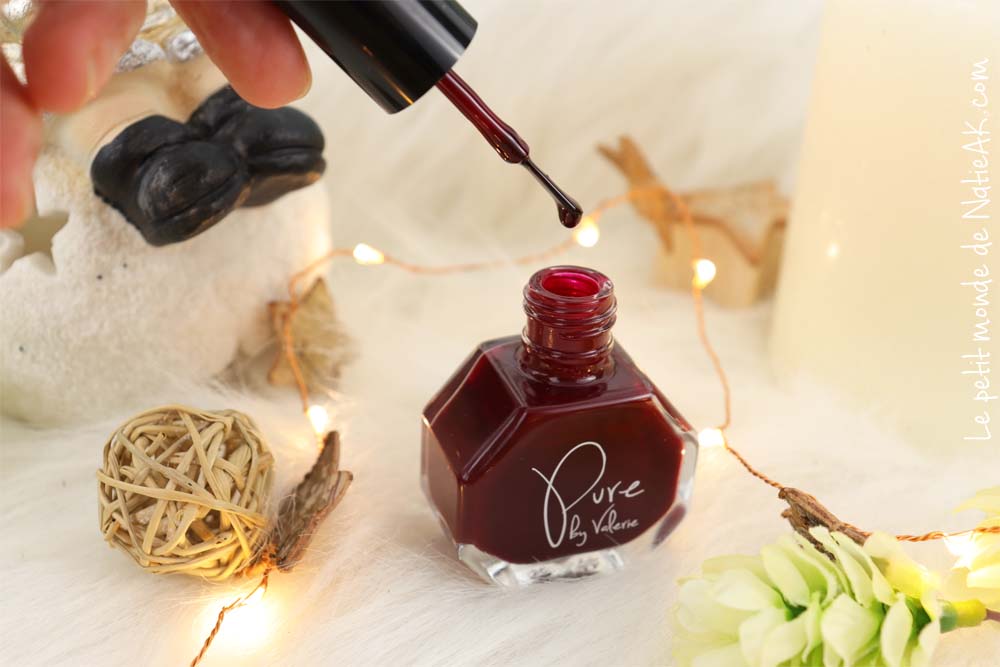 Belle au naturel décembre 2020 Vernis à ongles bordeaux naturel vegan