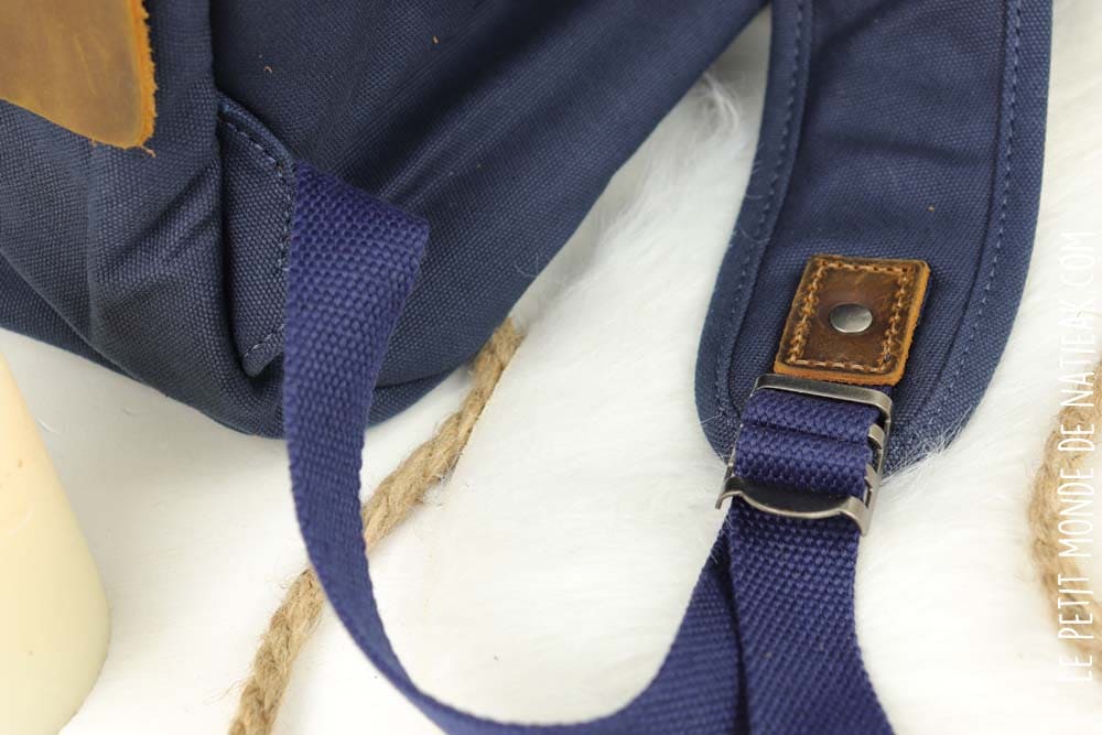 sac à dos bleu et brun