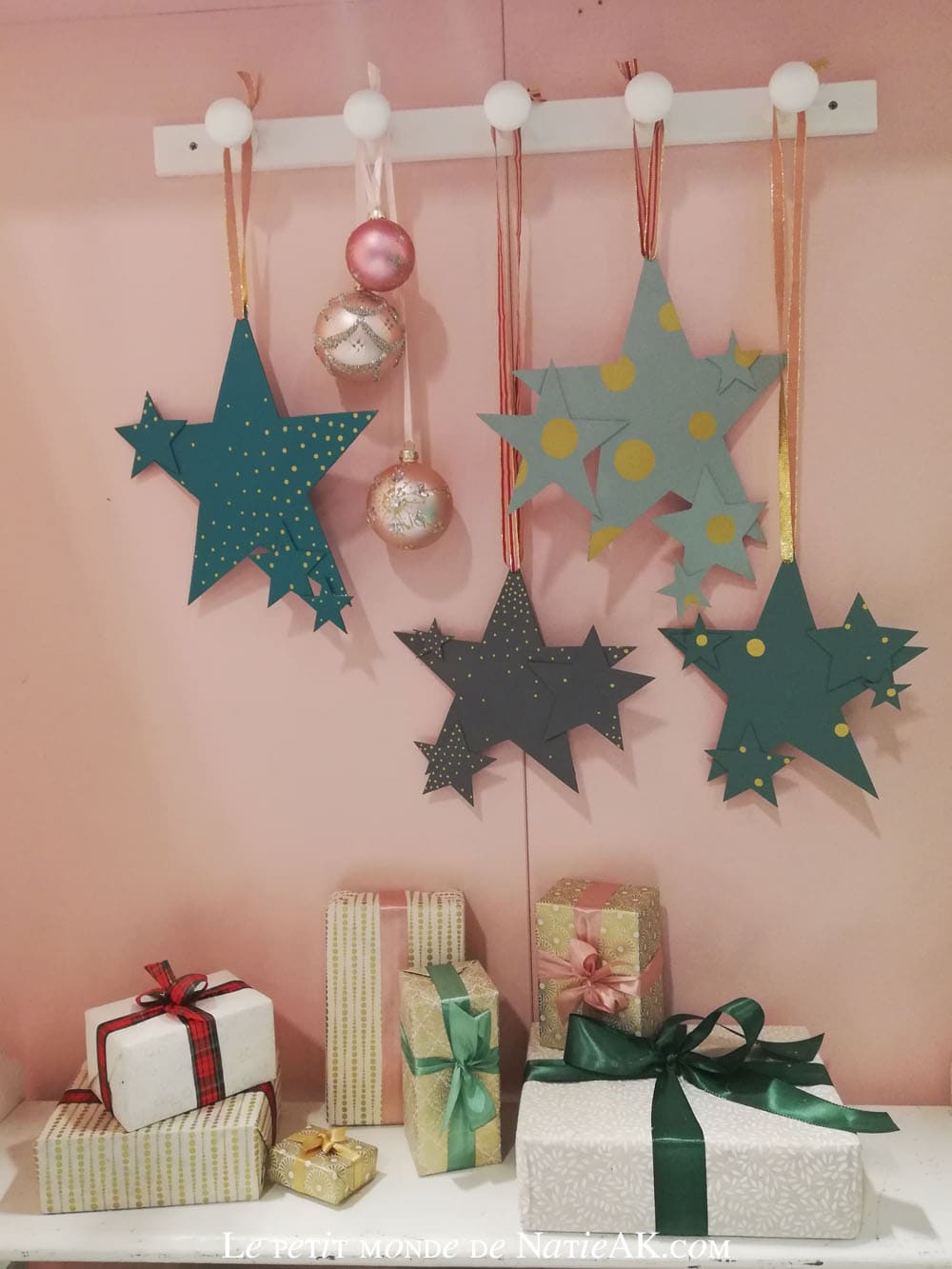 Réaliser facilement des décorations de Noël étoile en papier dan un esprit de Noël