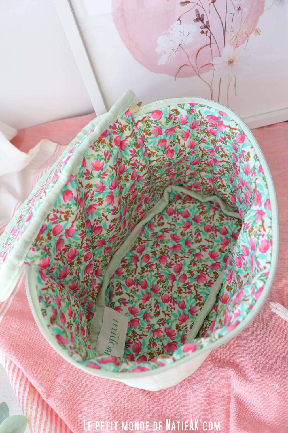 vanity fleuri et pochette exclusivité Biotyfull box