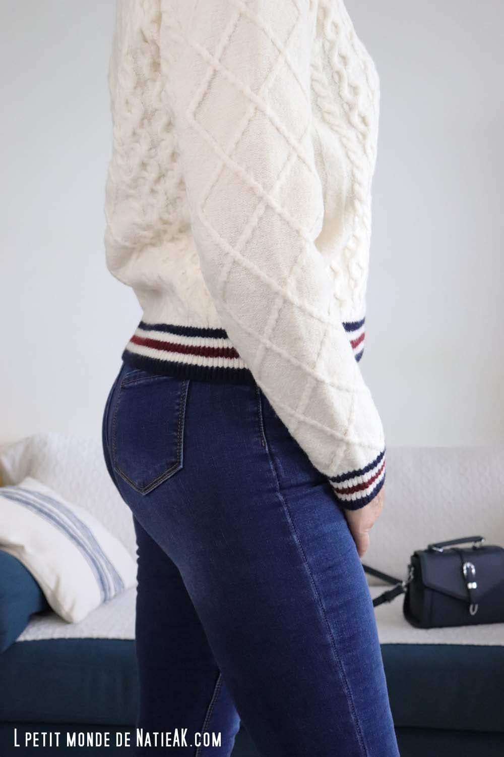 pull écru texturé à col V : douceur, élégance et petit détail stylé