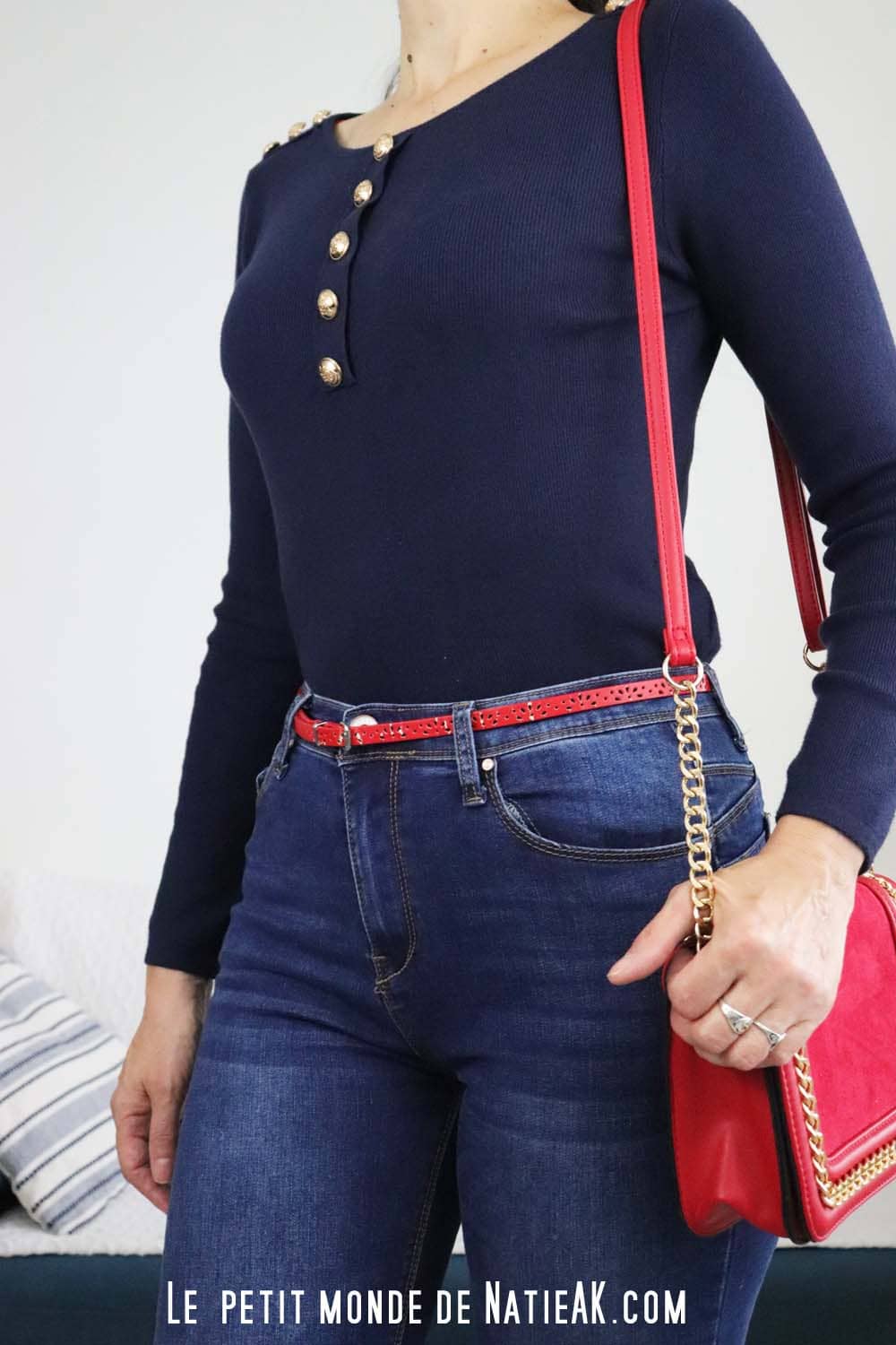 Pull fin à col rond marine avec boutons décoratifs – Inspee pour femme