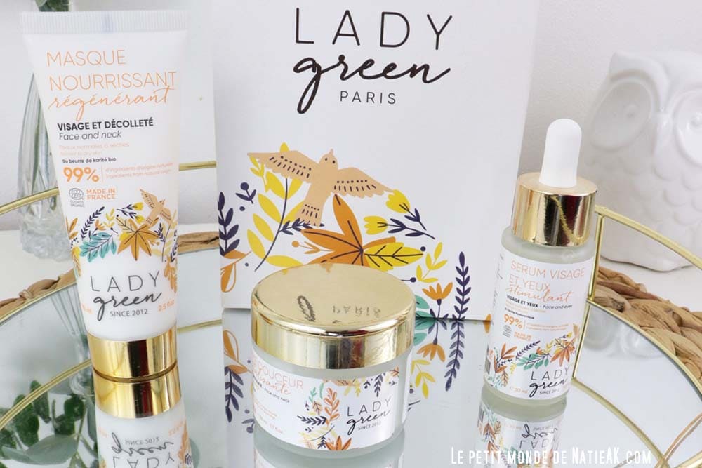 Trois soins visage bio Lady Green présentés sur un plateau doré : crème douceur revitalisante, sérum visage et yeux stimulant, et masque nourrissant régénérant.
