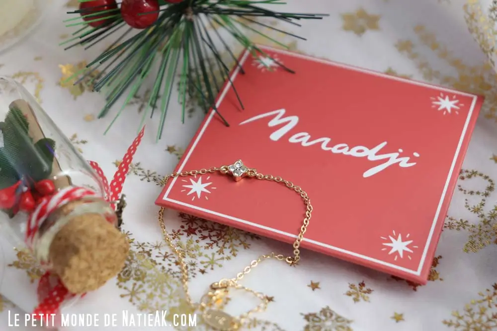 bracelet doré avec fleur avec 4 strass