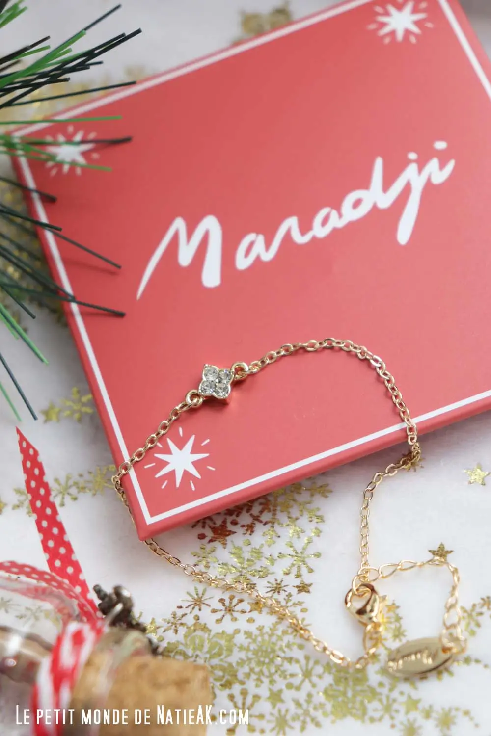 bracelet doré avec fleur avec 4 strass