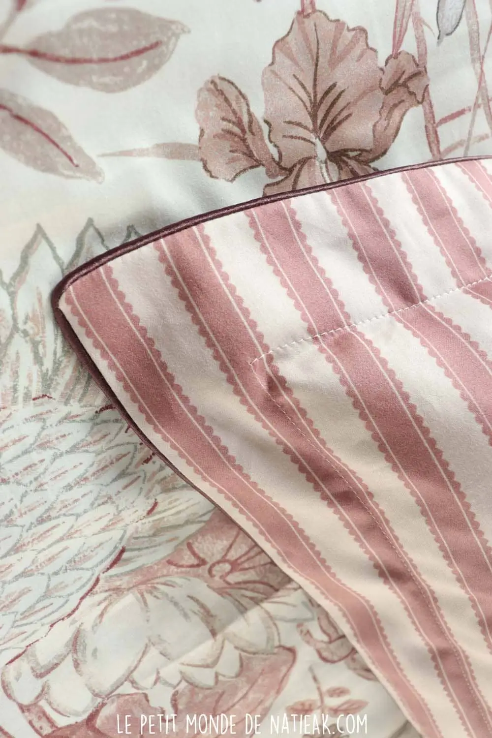 détail taie d'oreiller avec passepoil