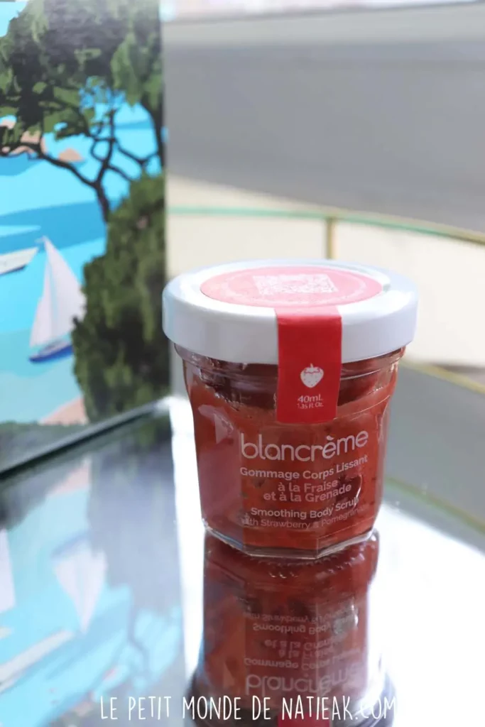 Gommage corps lissant Fraise et grenade Blancrème