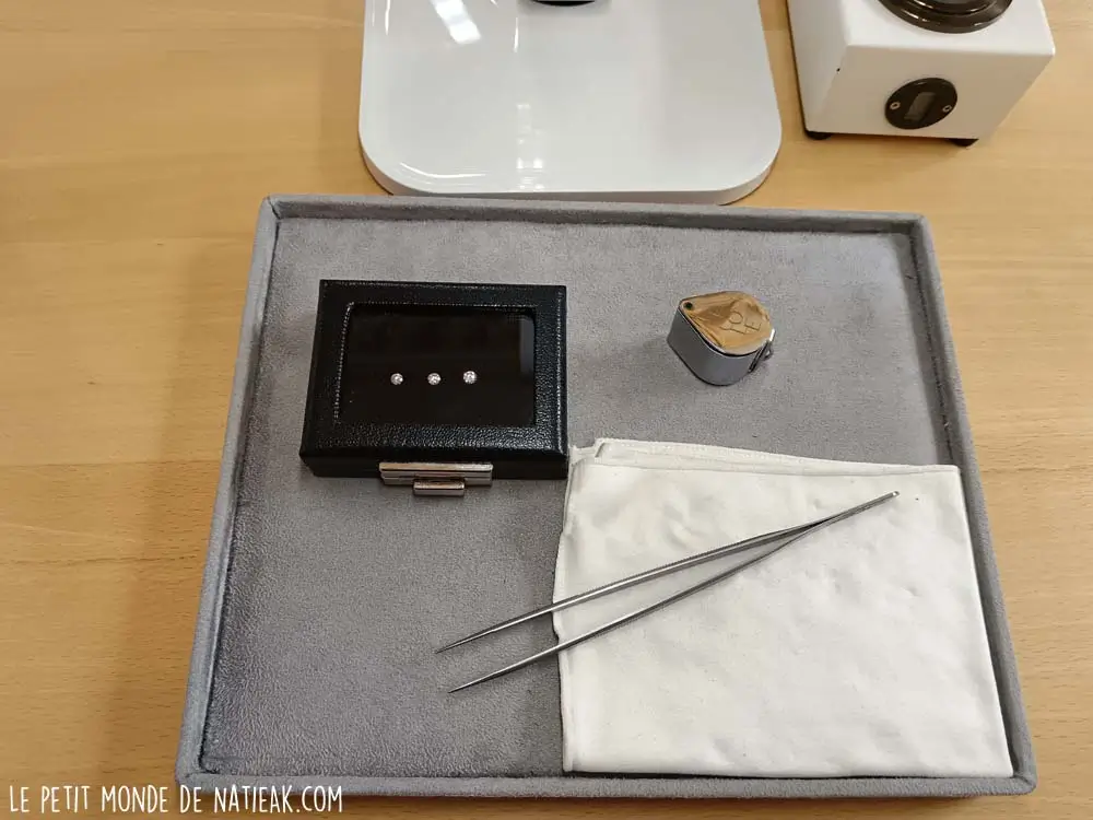 loupe et précelle pour diamant